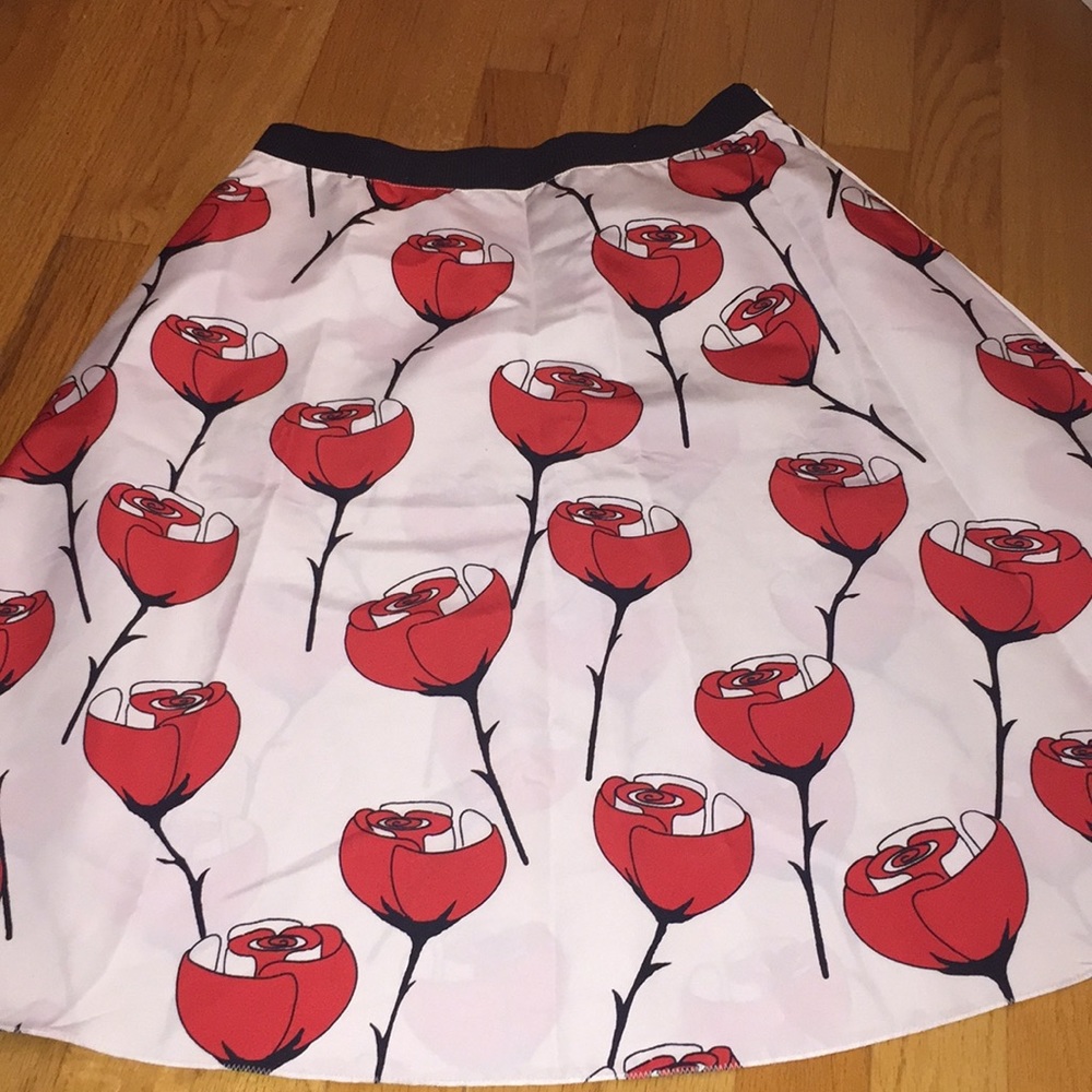 Miu Miu Red and White Floral Skirt - Picture 2 of 8